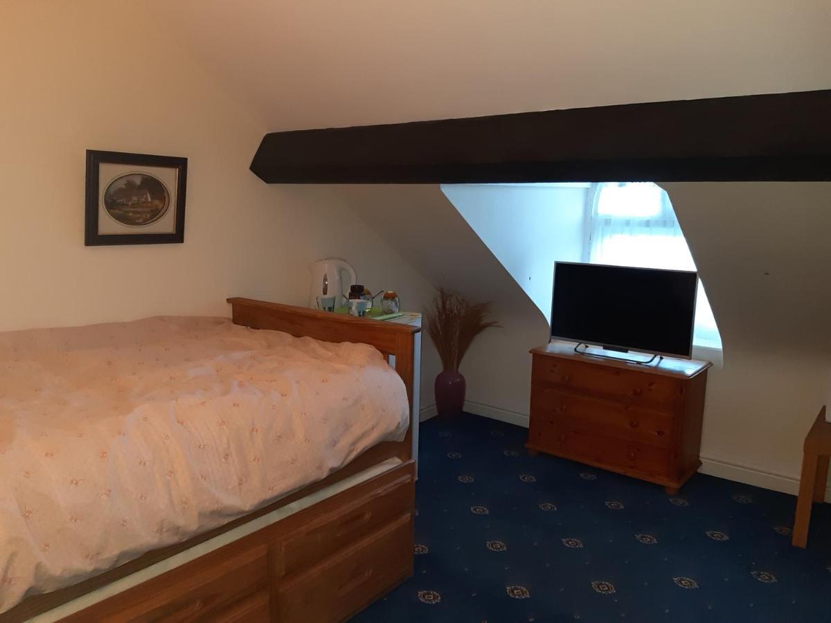 Phoenix Nights Guest House Barrow-in-Furness Exteriör bild