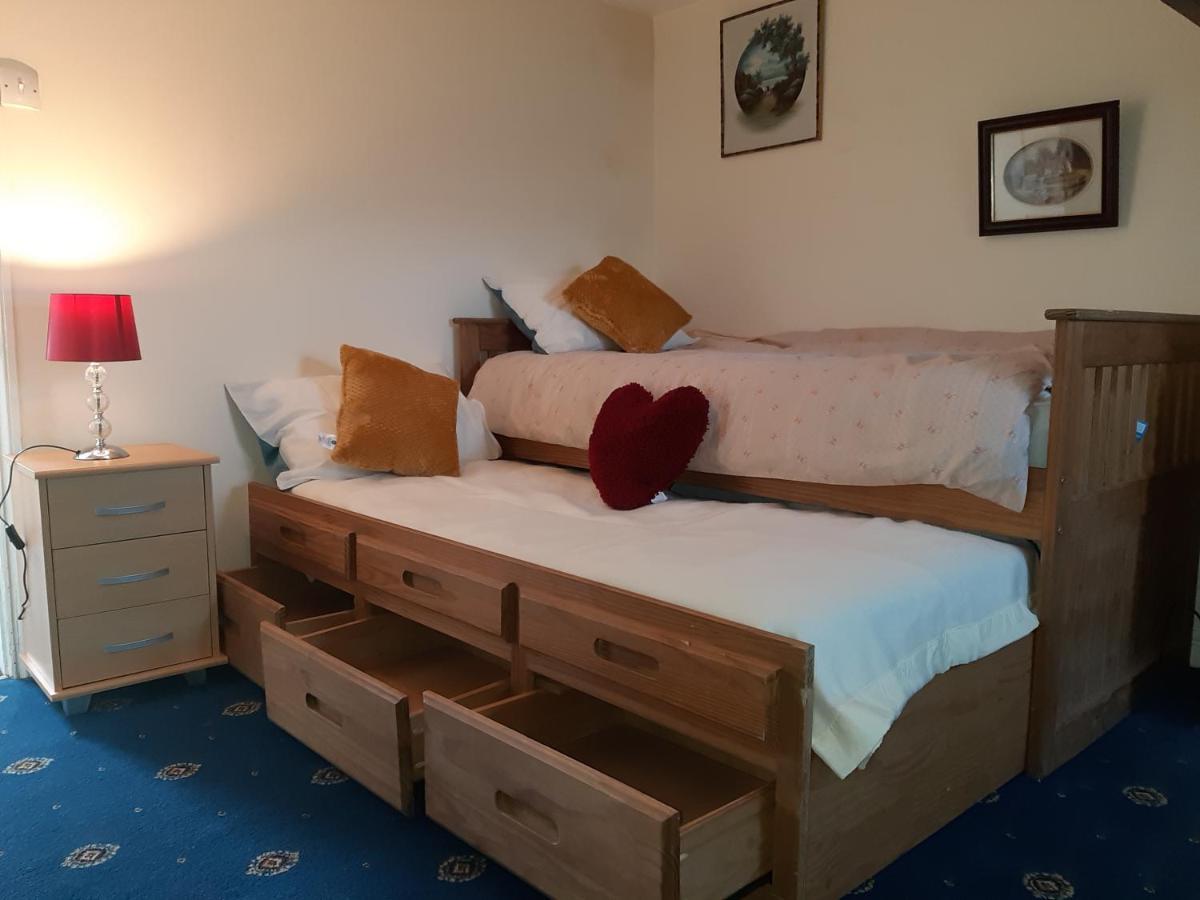 Phoenix Nights Guest House Barrow-in-Furness Exteriör bild
