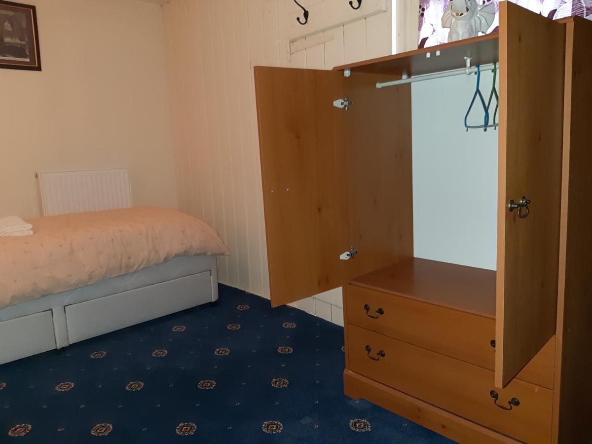 Phoenix Nights Guest House Barrow-in-Furness Exteriör bild