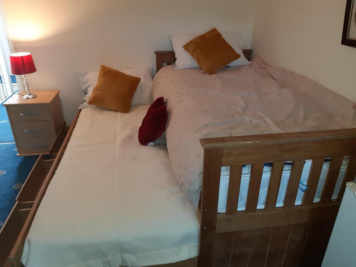 Phoenix Nights Guest House Barrow-in-Furness Exteriör bild