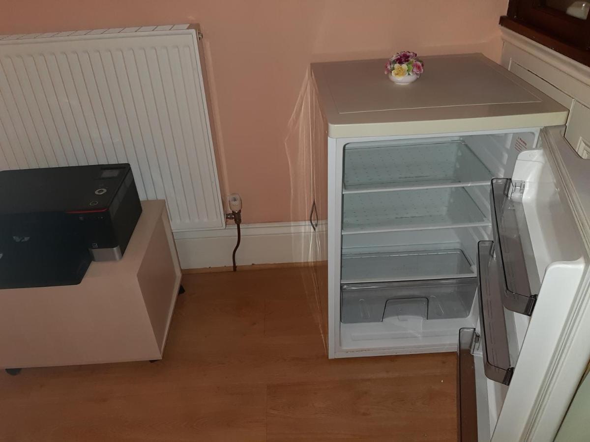 Phoenix Nights Guest House Barrow-in-Furness Exteriör bild